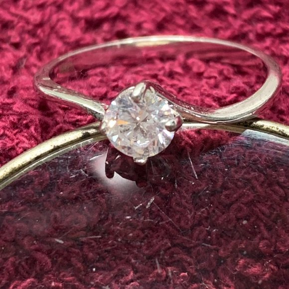 .925 Sterling CZ Ring. Size 6-3/4. Preowned. (585) - Picture 2 of 3